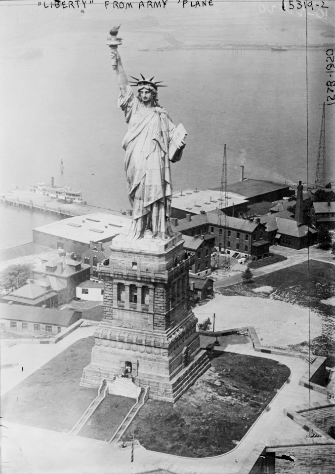 Liberty from army plane LCCN2014711704