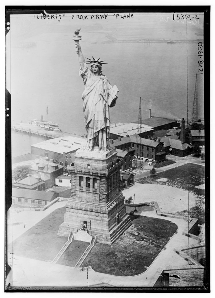 Liberty from army plane LCCN2014711704
