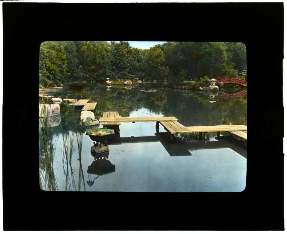 Marshfield, George Woodward Wickersham house, Cedarhurst, New York. Plank walkway to tea house in Japanese garden LCCN2007685103