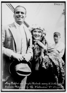 Mary Pickford and Douglas Fairbanks arriving at Southampton, exclusive photograph by the Walturdaw Co. Ltd. June 21-20 LCCN2014710991