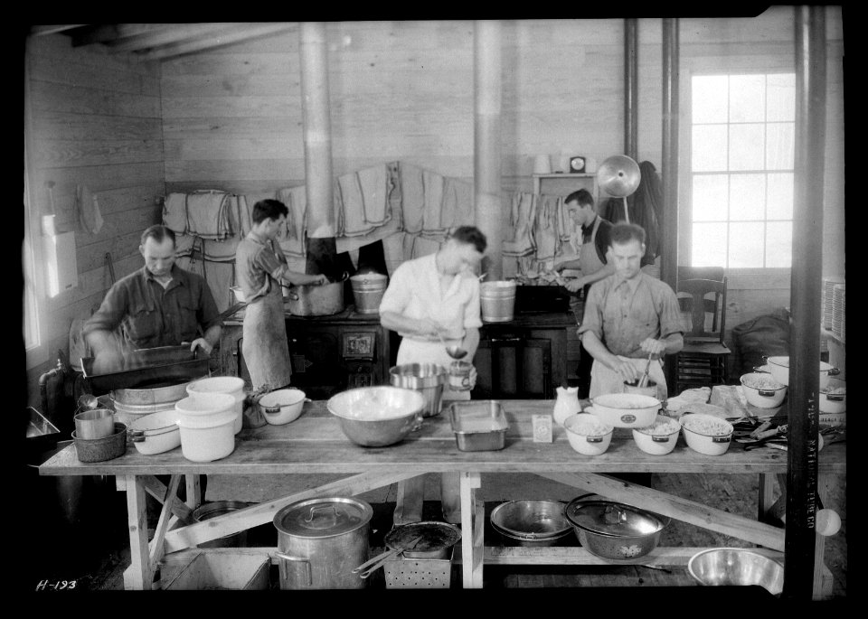 Temporary kitchen serving cafeteria at Norris townsite. - NARA - 532810