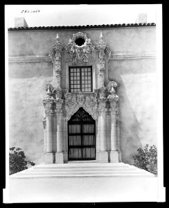 Mi Sueño, Herbert Coppell house, 1245 South Grand Avenue, Pasadena, California. East entrance at driveway LCCN2002722358