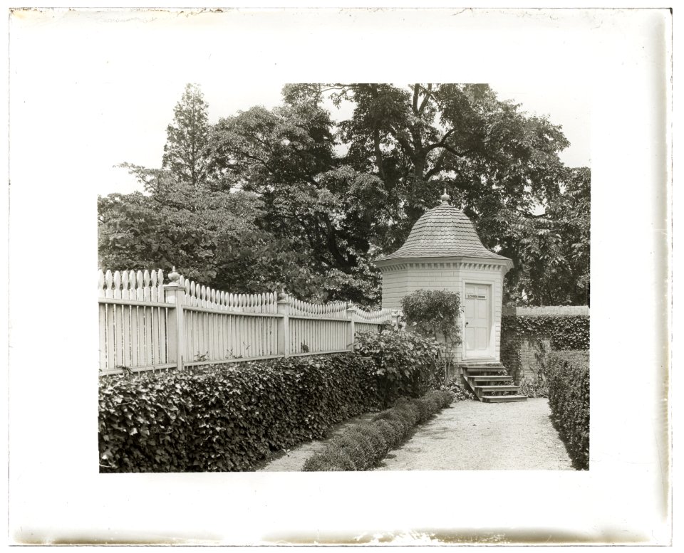 Mount Vernon, George Washington house, George Washington Parkway, Mount Vernon, Virginia. Octagon in upper garden LCCN2008680007