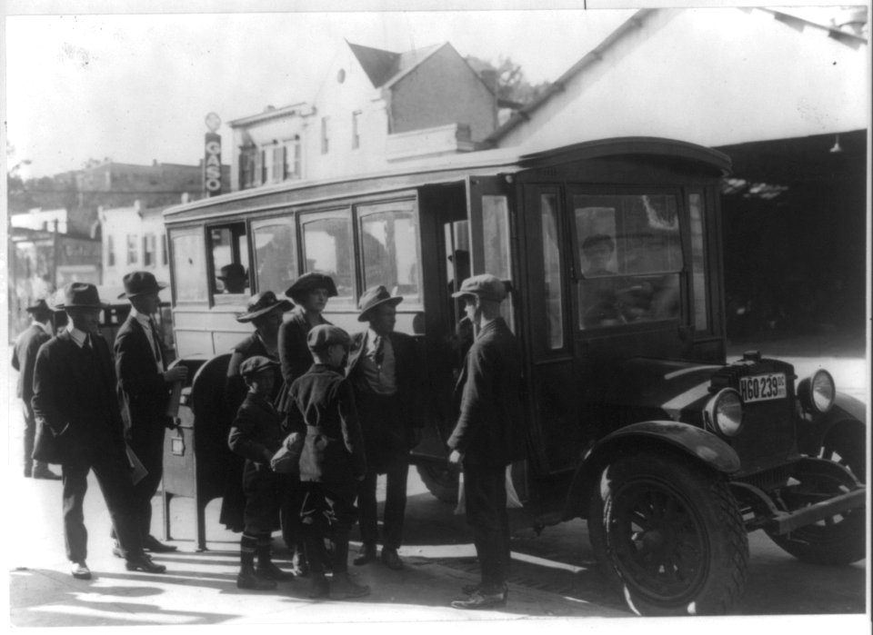 New bus service from Georgetown to Cherrydale - Wash., D.C. LCCN2007678676