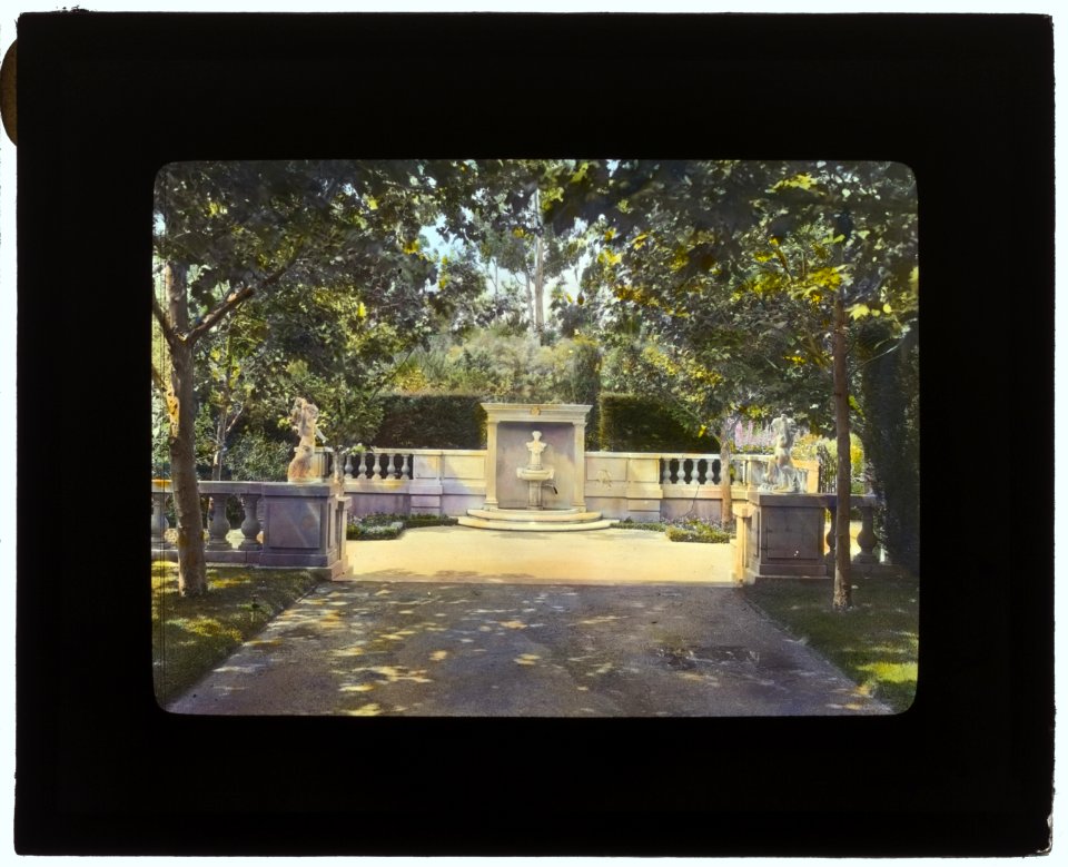 Newmar, Senator George Almer Newhall house, 1761 Manor Drive, Hillsborough, California. Wall fountain LCCN2007684914