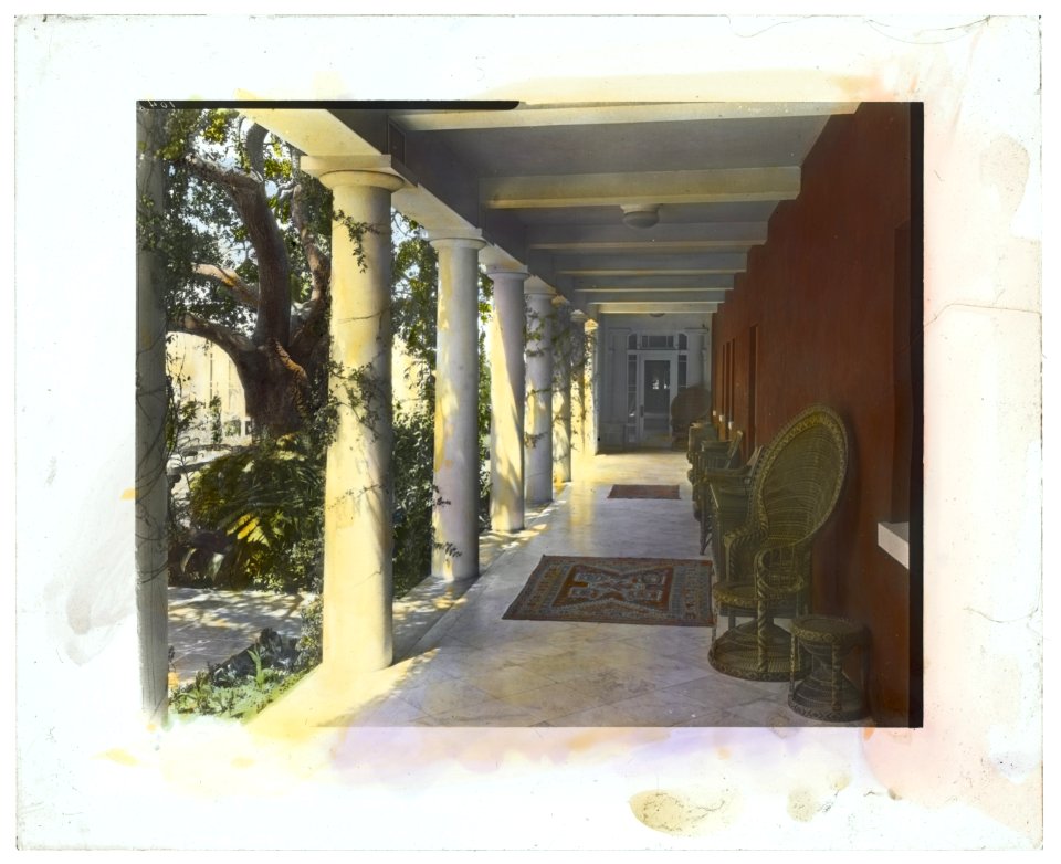 Solana, Frederick Forrest Peabody house, Eucalyptus Hill Road, Montecito, California. Court arcade LCCN2008680095