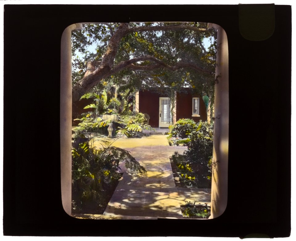 Solana, Frederick Forrest Peabody house, Eucalyptus Hill Road, Montecito, California. View to interior courtyard LCCN2007684904
