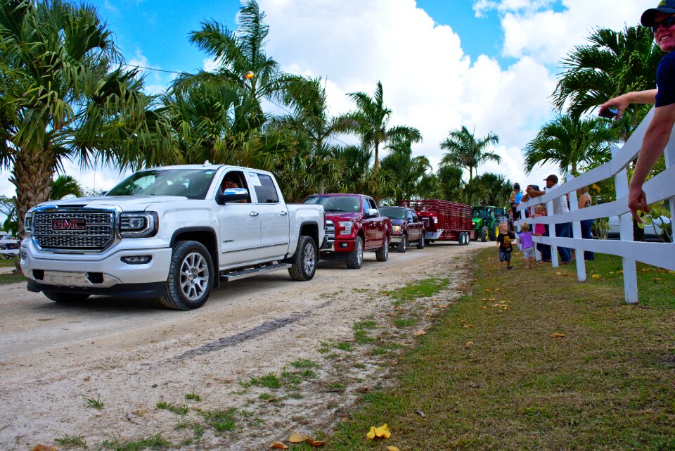 Pickup transport vehicle