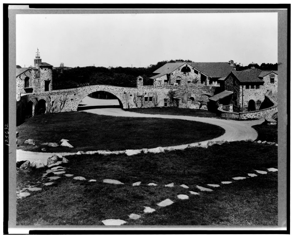 Surprise Valley Farm, Arthur Curtiss James property, Beacon Hill Road, Newport, Rhode Island. Courtyard and stone buildings LCCN00651321