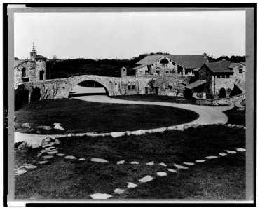 Surprise Valley Farm, Arthur Curtiss James property, Beacon Hill Road, Newport, Rhode Island. Courtyard and stone buildings LCCN00651321