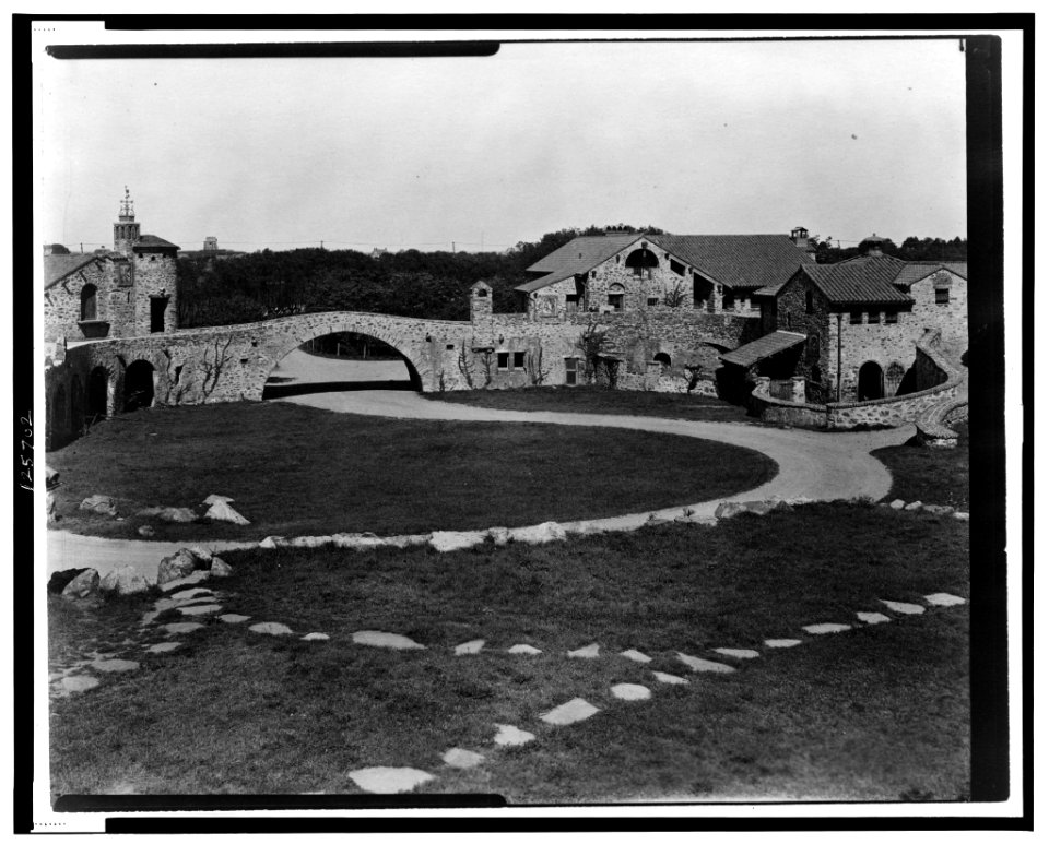 Surprise Valley Farm, Arthur Curtiss James property, Beacon Hill Road, Newport, Rhode Island. Courtyard and stone buildings LCCN00651323