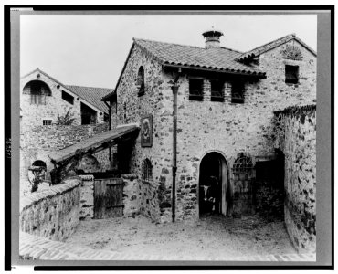 Surprise Valley Farm, Arthur Curtiss James property, Beacon Hill Road, Newport, Rhode Island. Courtyard with bull in doorway LCCN00651315