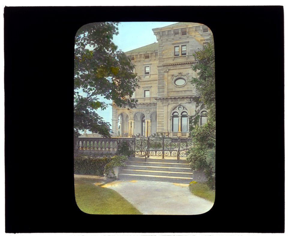 The Breakers, Cornelius Vanderbilt II house, 44 Ochre Point Avenue, Newport, Rhode Island. Garden gate LCCN2008676070