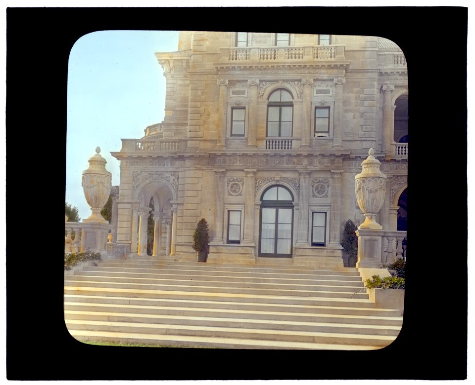 The Breakers, Cornelius Vanderbilt II house, 44 Ochre Point Avenue, Newport, Rhode Island. Terrace steps LCCN2008676072