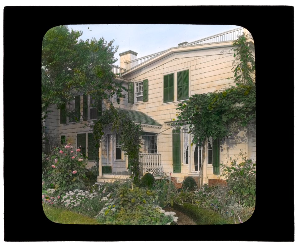 The Appletrees, Henry Eugene Coe house, Southampton, New York. Entrance LCCN2008675794