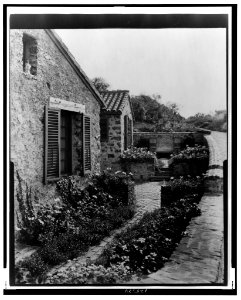Surprise Valley Farm, Arthur Curtiss James property, Beacon Hill Road, Newport, Rhode Island. Farmer cottages LCCN00651300