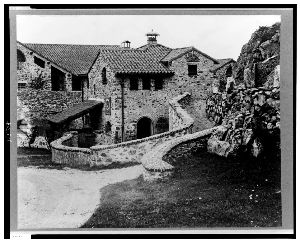 Surprise Valley Farm, Arthur Curtiss James property, Beacon Hill Road, Newport, Rhode Island. Terrace, walls, pathway leading along stone hillside LCCN00651255