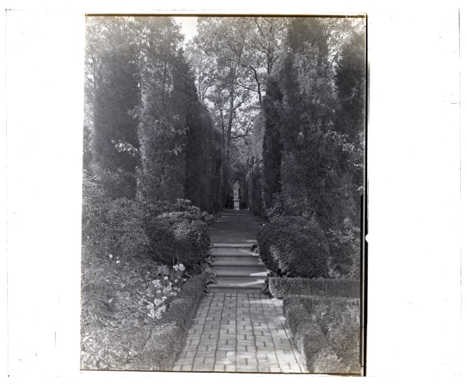 The Causeway, James Parmelee house, 3100 Macomb Street, Washington, D.C. Walkway LCCN2008680110