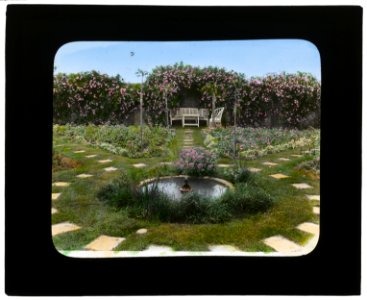 The Dunes, Frank Bestow Wiborg house, Highway Behind the Pond, East Hampton, New York. Fountain in pool LCCN2007685902
