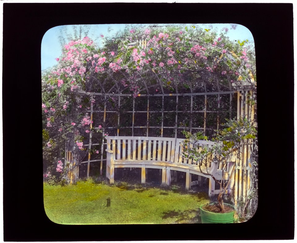 The Fens, Lorenzo Easton Woodhouse house, Huntting Lane, East Hampton, New York. Bench LCCN2007685968