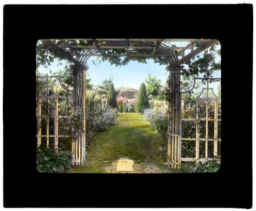 The Fens, Lorenzo Easton Woodhouse house, Huntting Lane, East Hampton, New York. Pathway from pergola LCCN2008675717