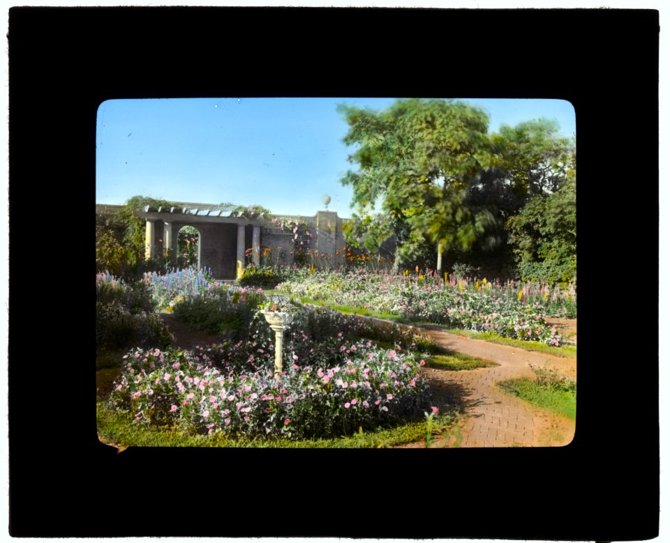 The Fens, Lorenzo Easton Woodhouse house, Huntting Lane, East Hampton, New York. Flower garden LCCN2008675778