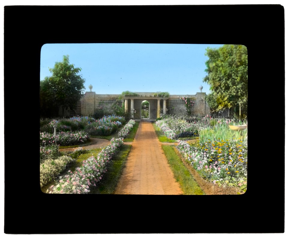 The Fens, Lorenzo Easton Woodhouse house, Huntting Lane, East Hampton, New York. Pathway LCCN2008675791