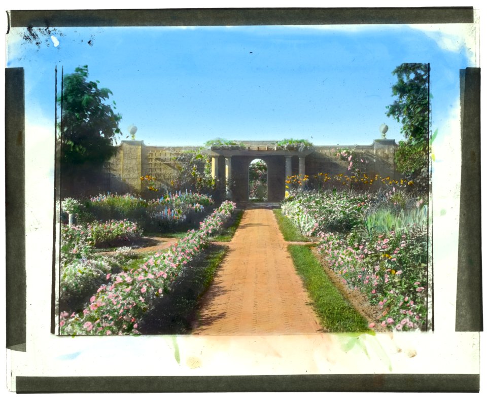 The Fens, Lorenzo Easton Woodhouse house, Huntting Lane, East Hampton, New York. Pathway LCCN2008680003