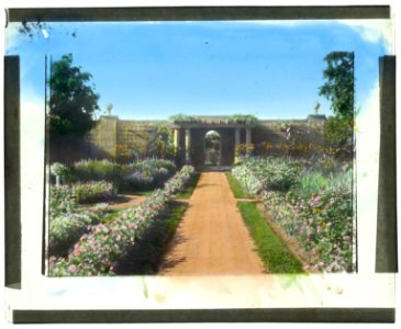 The Fens, Lorenzo Easton Woodhouse house, Huntting Lane, East Hampton, New York. Pathway LCCN2008680003