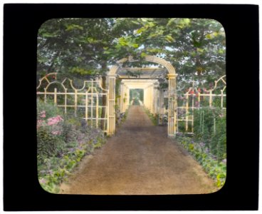 The Fens, Lorenzo Easton Woodhouse house, Huntting Lane, East Hampton, New York. Pergola LCCN2008675751