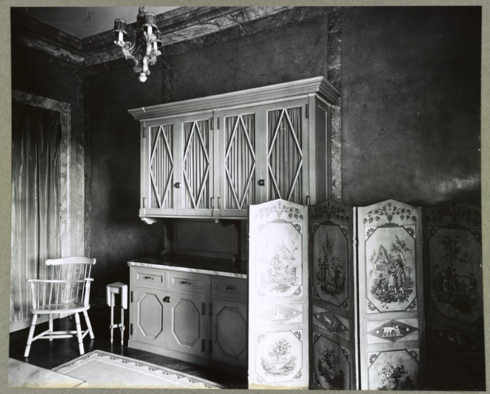Whitemarsh Hall, Edward Townsend Stotesbury house, Wyndmoor, Pennsylvania. Interior, detail of cabinet and screen LCCN2015647631