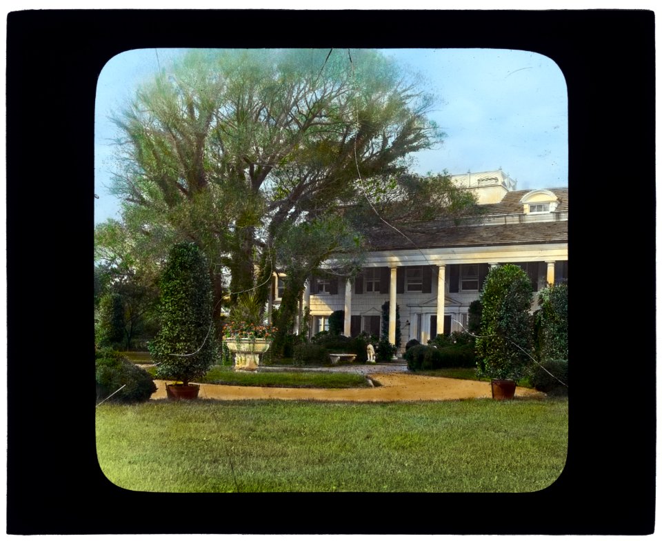The Orchard, James Lawrence Breese house, 151 Hill Street, Southampton, New York. Entrance drive LCCN2008675864