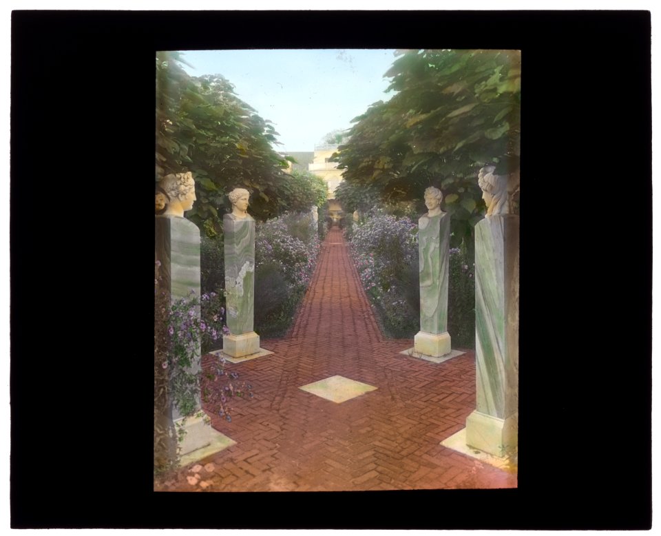 The Orchard, James Lawrence Breese house, 151 Hill Street, Southampton, New York. Herms along pathway LCCN2008675712