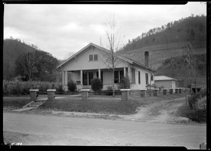 The home of one of the workmen employed by the Southern Potteries, Elroy, Tennessee. - NARA - 532761 photo