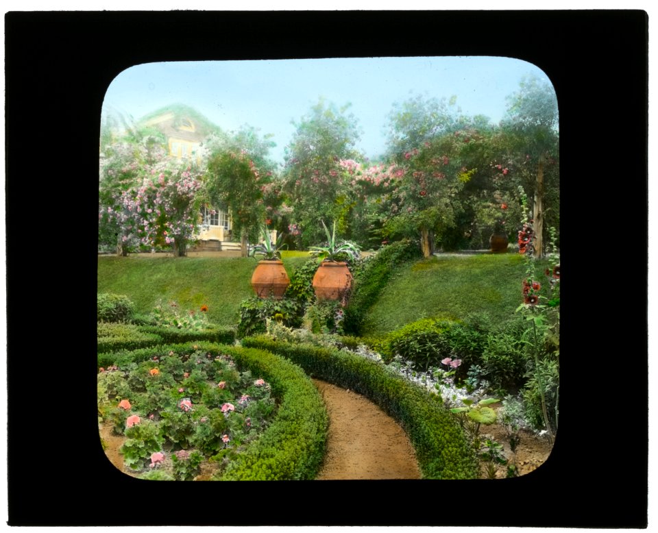 The Steppingstones, Annie May Hegeman house, Art Village, Southampton, New York. Sunken garden LCCN2008675787