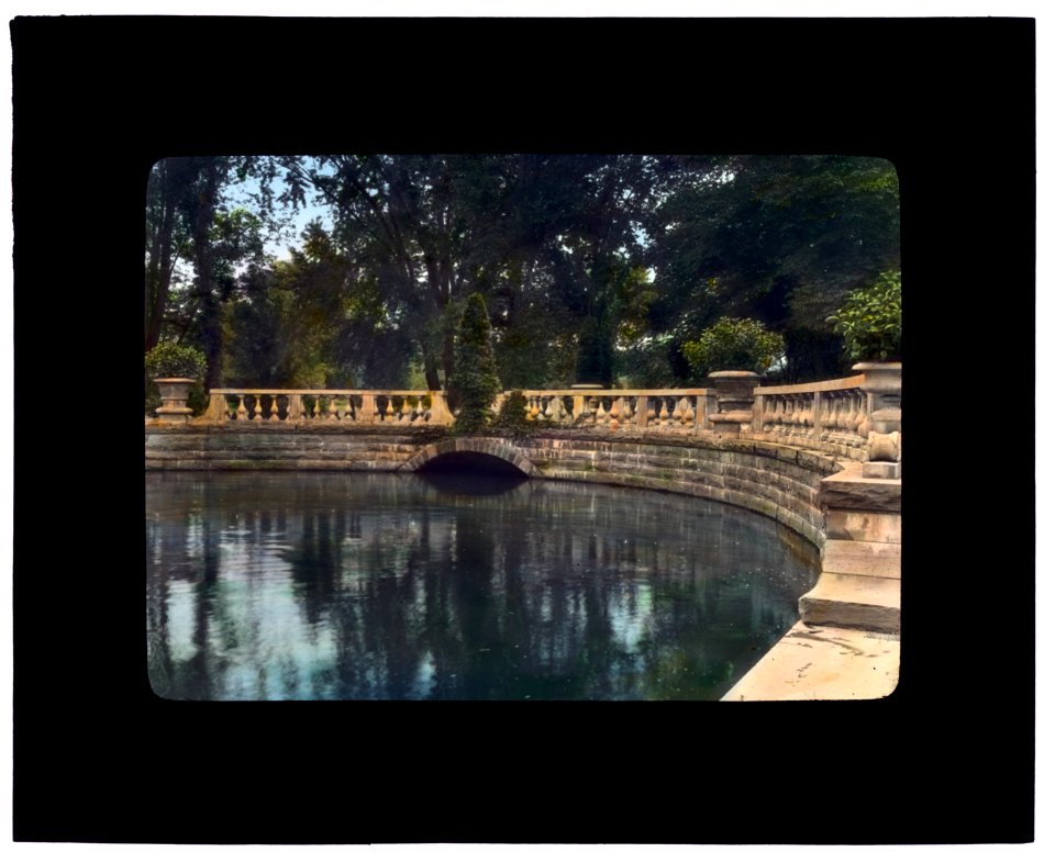Thornedale, Oakleigh Thorne house, Millbrook, New York. Pond at house entrance LCCN2008676045