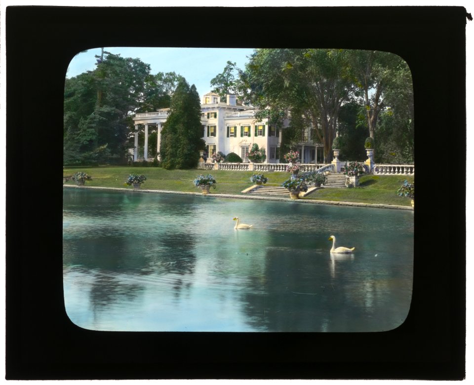 Thornedale, Oakleigh Thorne house, Millbrook, New York. Lawn terrace and pond LCCN2007685957