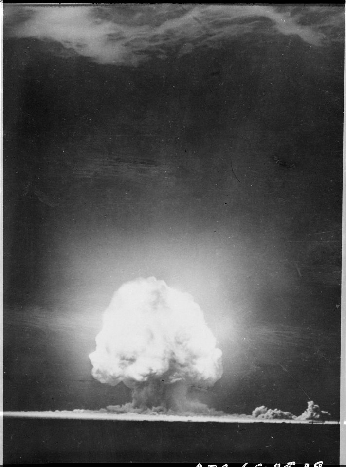 Trinity explosion at Los Alamos, Alamogordo, New Mexico. - NARA - 558571