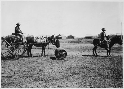 Two common methods of hauling water in Old Mexico and southwestern United States ... Encinal, Tex., 1905. - NARA - 513363