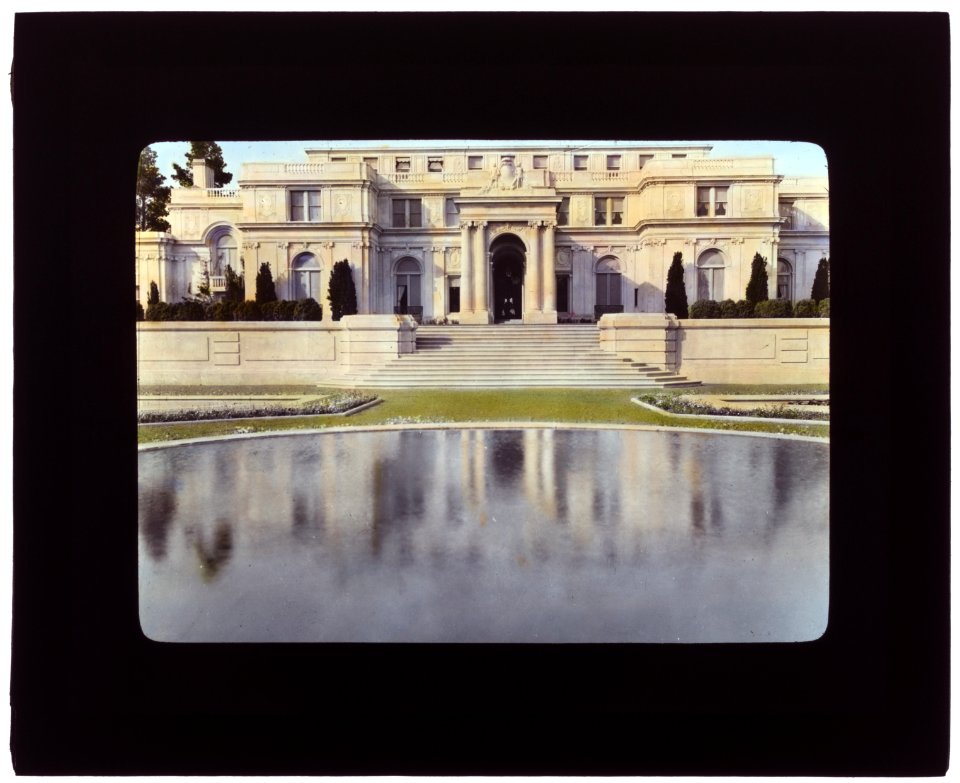 Uplands, Charles Templeton Crocker house, 400 Uplands Drive, Hillsborough, California. View to porte cochère terrace across reflecting pool LCCN2007684917
