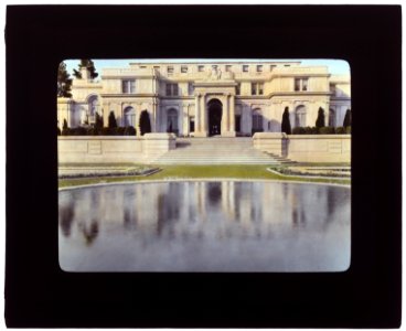 Uplands, Charles Templeton Crocker house, 400 Uplands Drive, Hillsborough, California. View to porte cochère terrace across reflecting pool LCCN2007684917