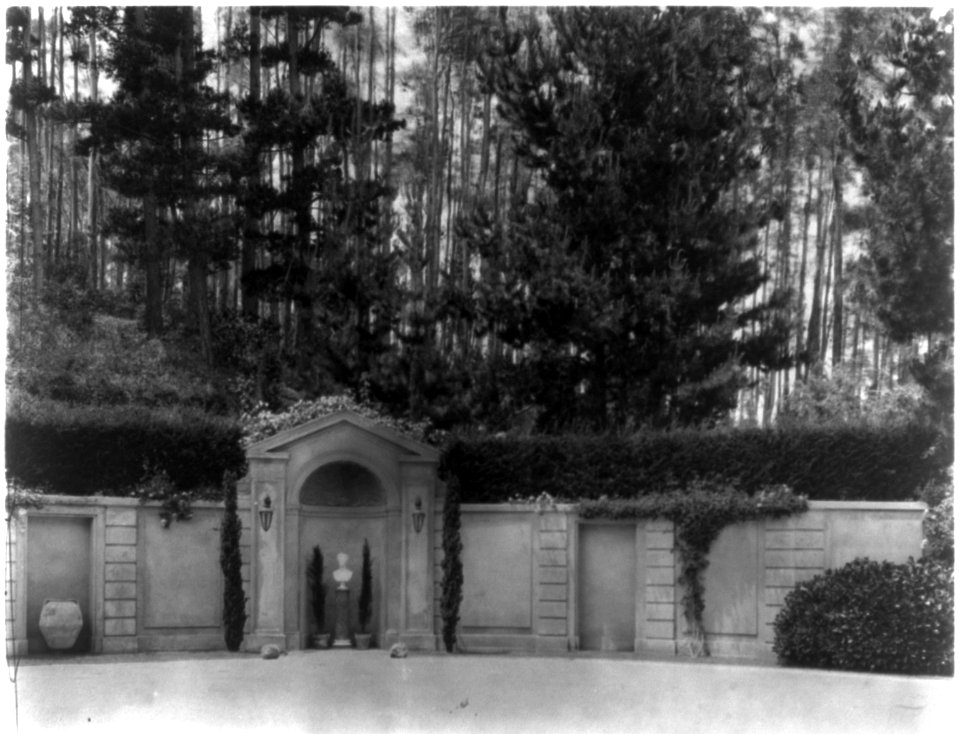 Villa Rose, Joseph Donahoe Grant house, 2260 Redington Road, Hillsborough, California. Garden wall exedra LCCN2002714630