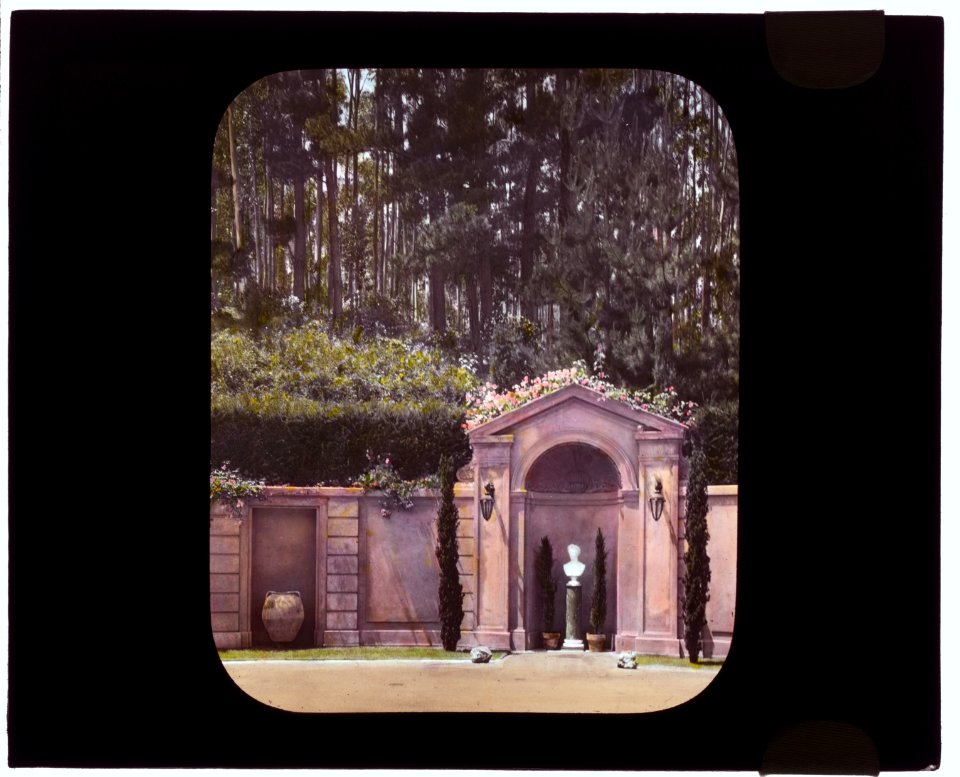 Villa Rose, Joseph Donahoe Grant house, 2260 Redington Road, Hillsborough, California. Garden wall exedra LCCN2007684918