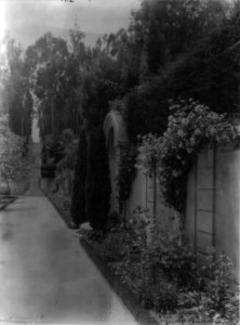Villa Rose, Joseph Donahoe Grant house, 2260 Redington Road, Hillsborough, California. Garden wall) LCCN2002714627