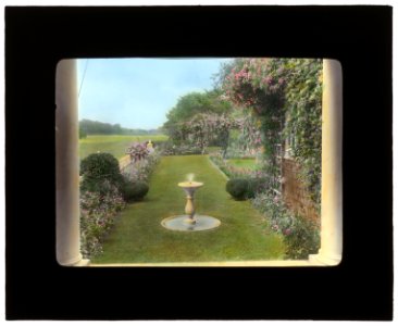 Westlawn, Edward Tiffany Dyer house, Great Plains Road, Southampton, New York. Fountain LCCN2008675731