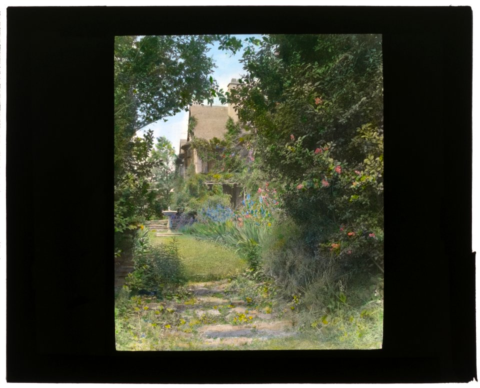 Willowbank, Joseph Coleman Bright house, 624 Morris Avenue, Bryn Mawr, Pennsylvania. Pathway to house LCCN2007685938