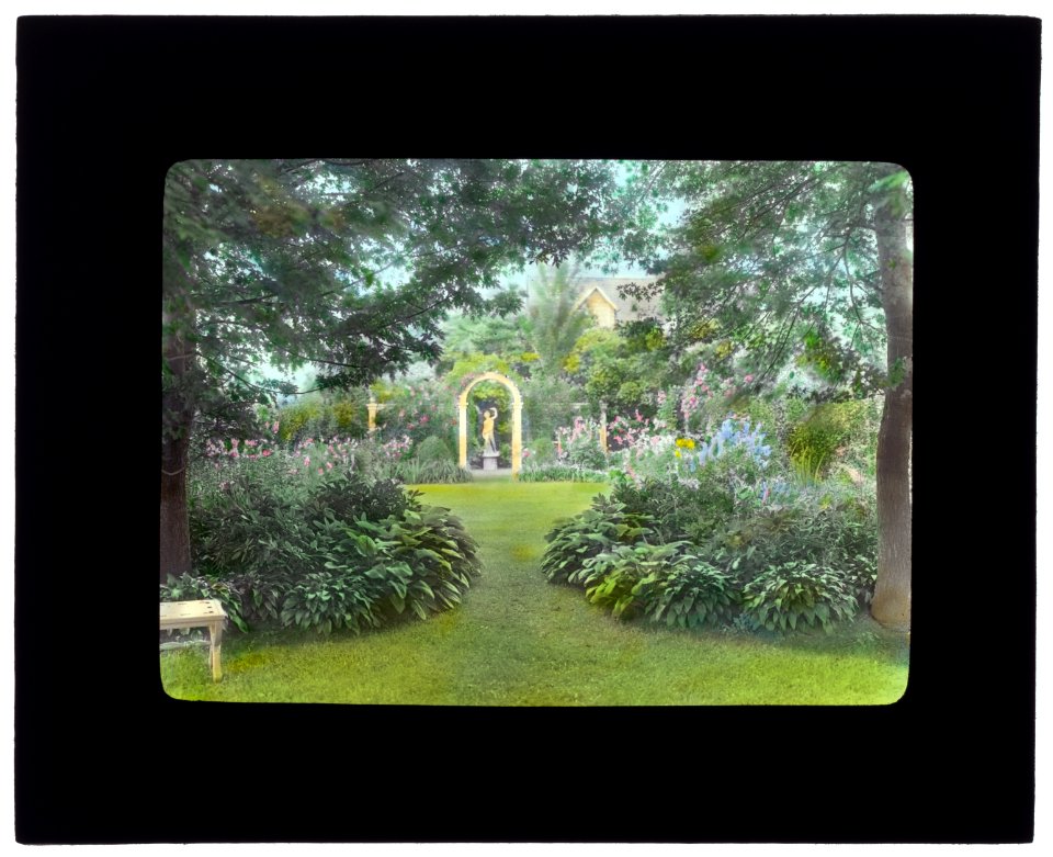 Westlawn, Edward Tiffany Dyer house, Great Plains Road, Southampton, New York. View to sculpture LCCN2008675729