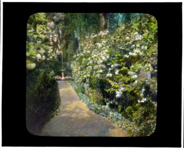 Willowbank, Joseph Coleman Bright house, 624 Morris Avenue, Bryn Mawr, Pennsylvania. Pathway to fountain LCCN2008675982