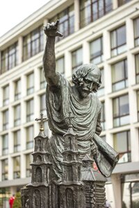 Sculpture showplace statue