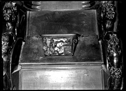 (Bas relief représentant un âne sur un trône) - Fonds Berthelé - 49Fi1458
